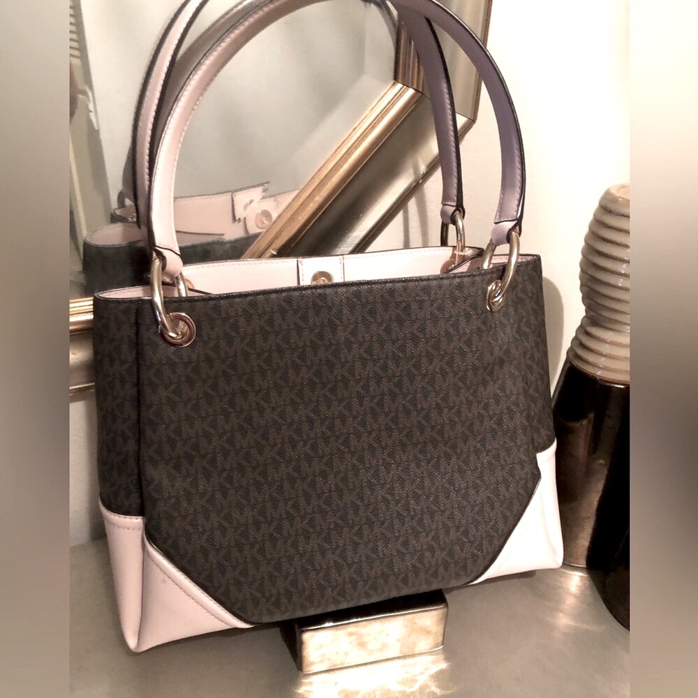 Michael Kors Nicole signature brown shoulder bag.